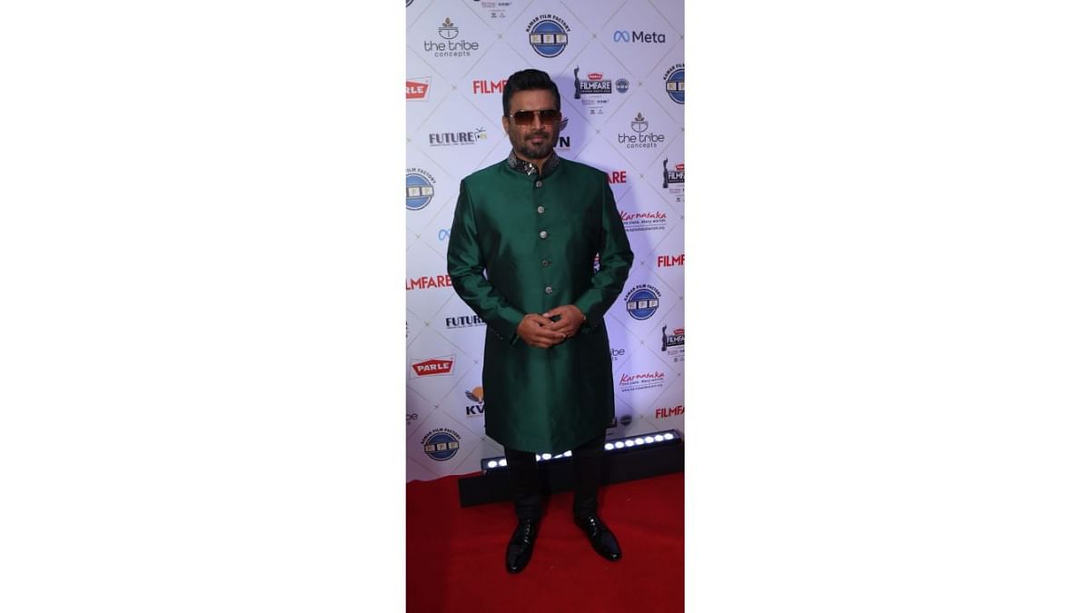 R Madhavan arrived in an emerald green ethnic dress at the 67th Parle Filmfare Awards South 2022. Credit: Pallav Paliwal