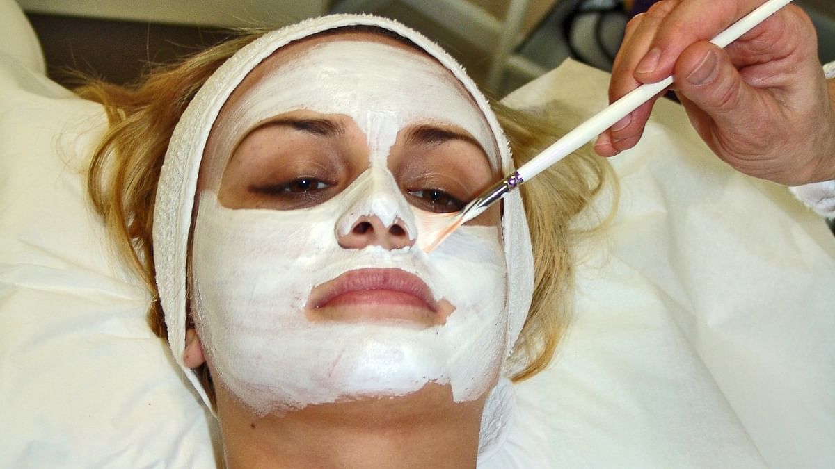Power Glow Facial – This facial is enhanced with a mildly exfoliating peel to deeply cleanse the skin's surface. The formula's powerful components quickly guarantee smooth skin and an unmatched festive glow. The procedure has no downtime and takes only 30 minutes to finish. No wonder it is a favourite among skin enthusiasts and has been applied to even those with sensitive skin, rosacea, etc. Credit: Special arrangement