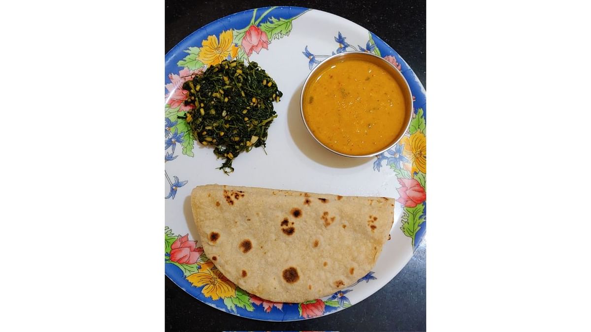 Light-cooked food | Prepare light foods that are both nutritious and fulfilling at the same time as heavy foods will only make you sluggish and lethargic throughout the day. A couple of rotis, a simple sabzi and a halwa will suffice to provide enough energy for the day. Credit: Twitter/ @starrytalks