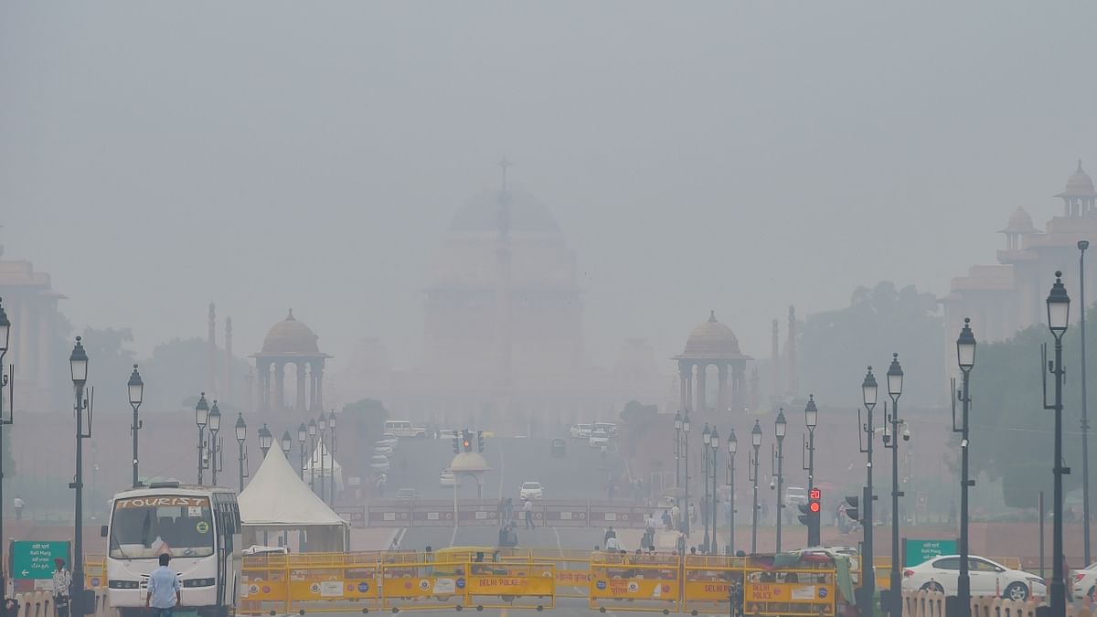 In Pics | Delhi-NCR witnesses season's first fog