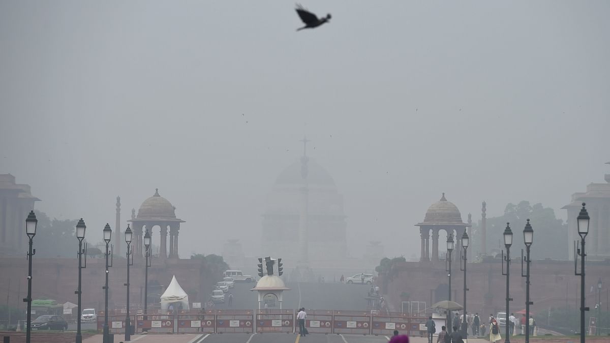 Delhi reported the season's first episode of fog on Wednesday (October 12) morning. The visibility level dropped to 350 metres in some parts of the capital. Credit: PTI Photo