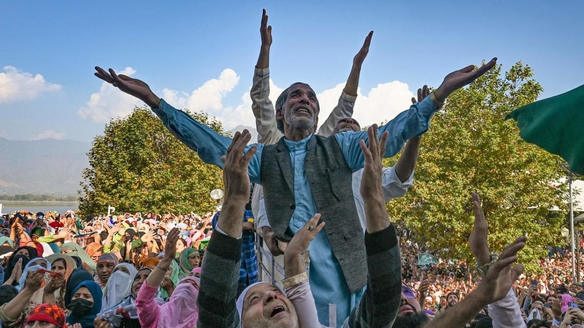 Muslim devotees react as a priest displays a relic believed to be a hair from the beard of Prophet Muhammad on the last friday of Eid Milad-un-Nabi, which marks the birth anniversary of the Prophet, at the Hazratbal Shrine in Srinagar on October 14, 2022. Credit: AFP Photo