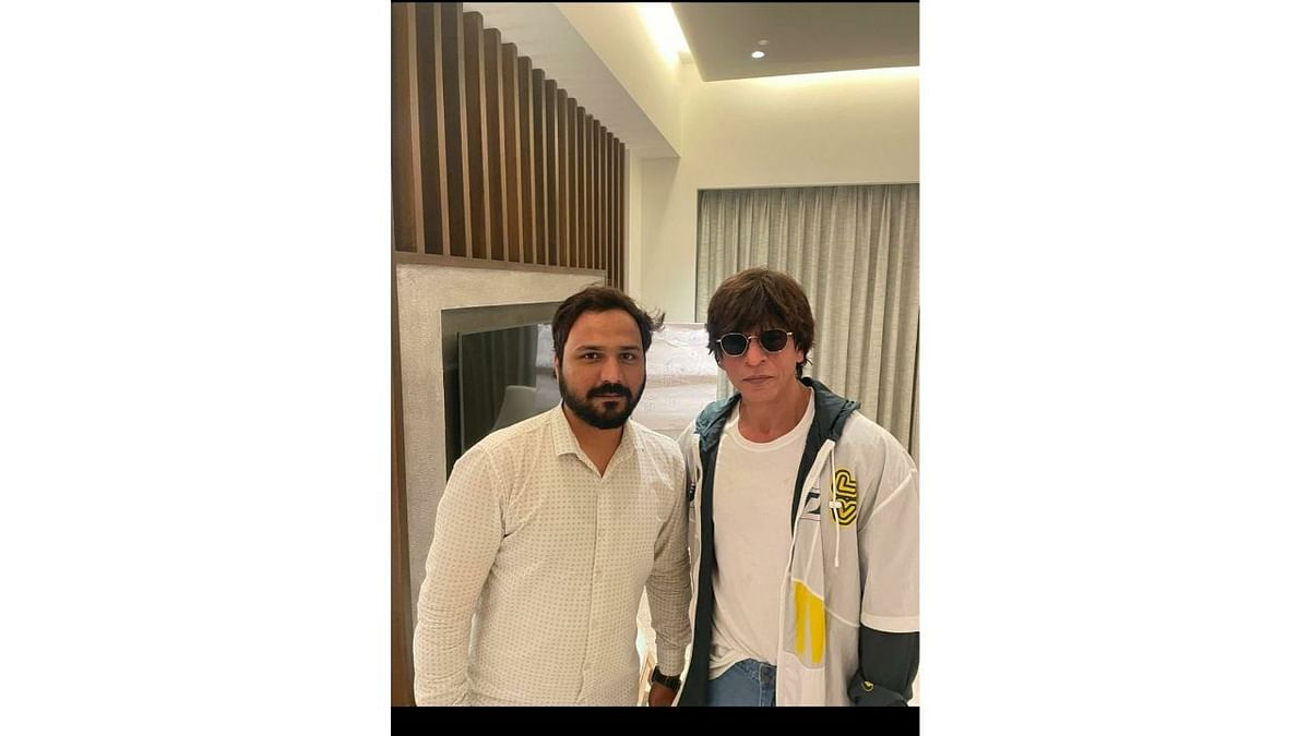 A fan poses with Shah Rukh. Credit: Special Arrangement