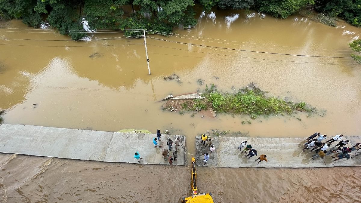 Besides the human casualties, the rain also lead to heavy loss of crops and livestock. Credit: DH/Pushkar V