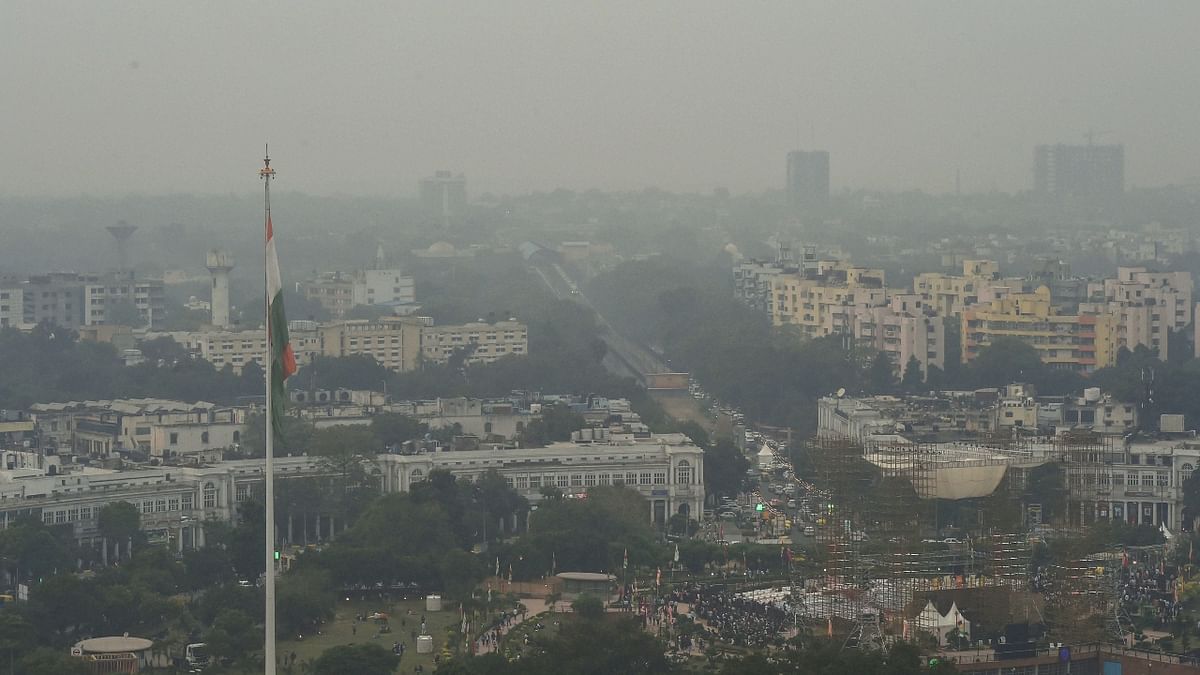 Just a week ahead of Diwali, the Air Quality Index (AQI) of the national capital has dipped to the 'poor' category, and in some areas, it was recorded as 'severe'. Credit: PTI Photo