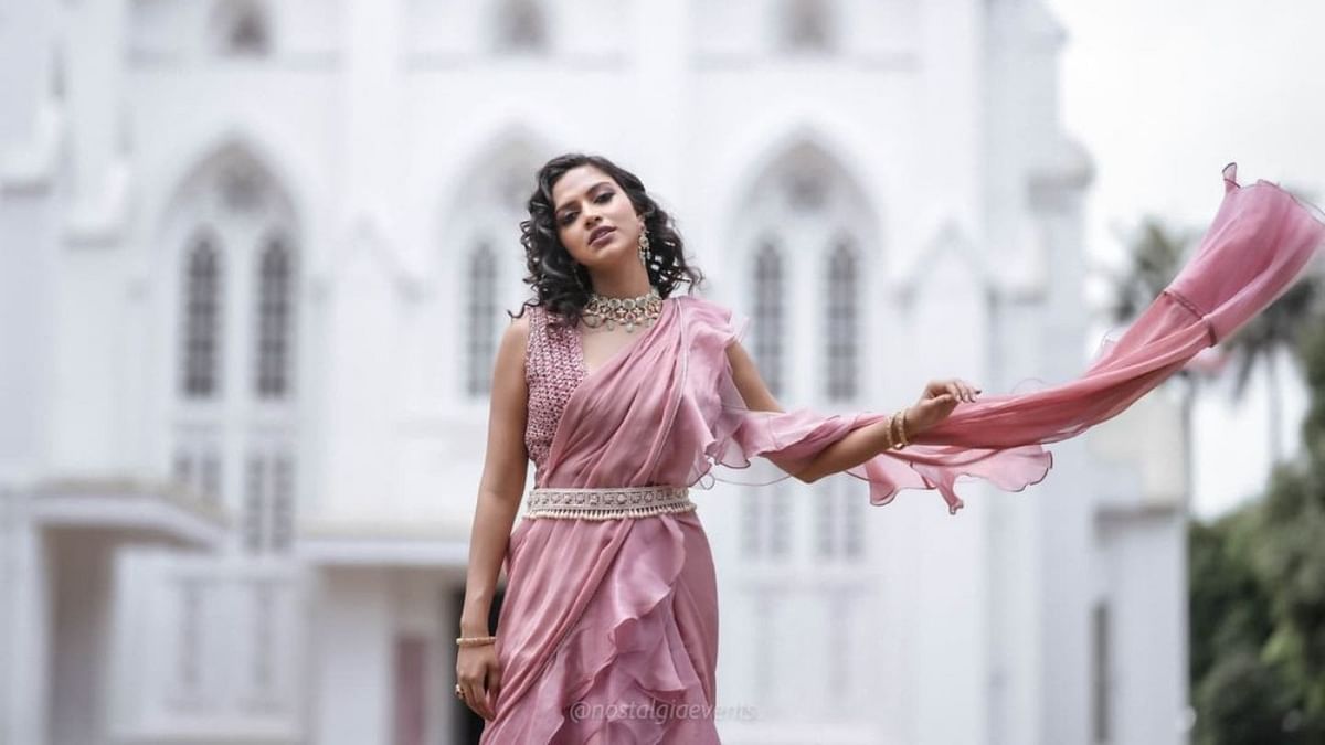 Amala Paul's photo in this stunning ruffled saree gives off the perferct festive vibe! Apart from her flawless makeup, her spin on the indo-western outfit with an embellished belt really make her stand out. Credit: Instagram/amalapaul