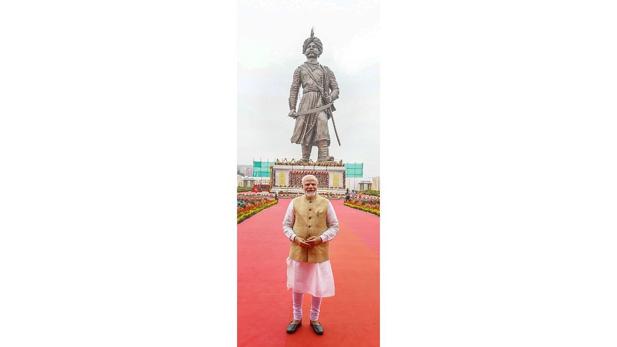 He also unveiled the 'Statue of Prosperity', the 108-feet tall bronze statue of Bengaluru founder Nadaprabhu Kempegowda on the premises of the Bengaluru International Airport. Credit: Twitter/@narendramodi