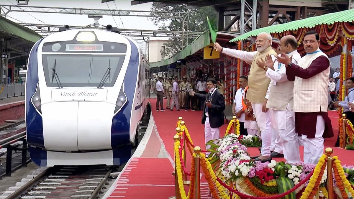 PM Modi also flagged off the inaugural special of Vande Bharat Express, connecting Mysuru and Chennai via this city. Credit: Twitter/@narendramodi