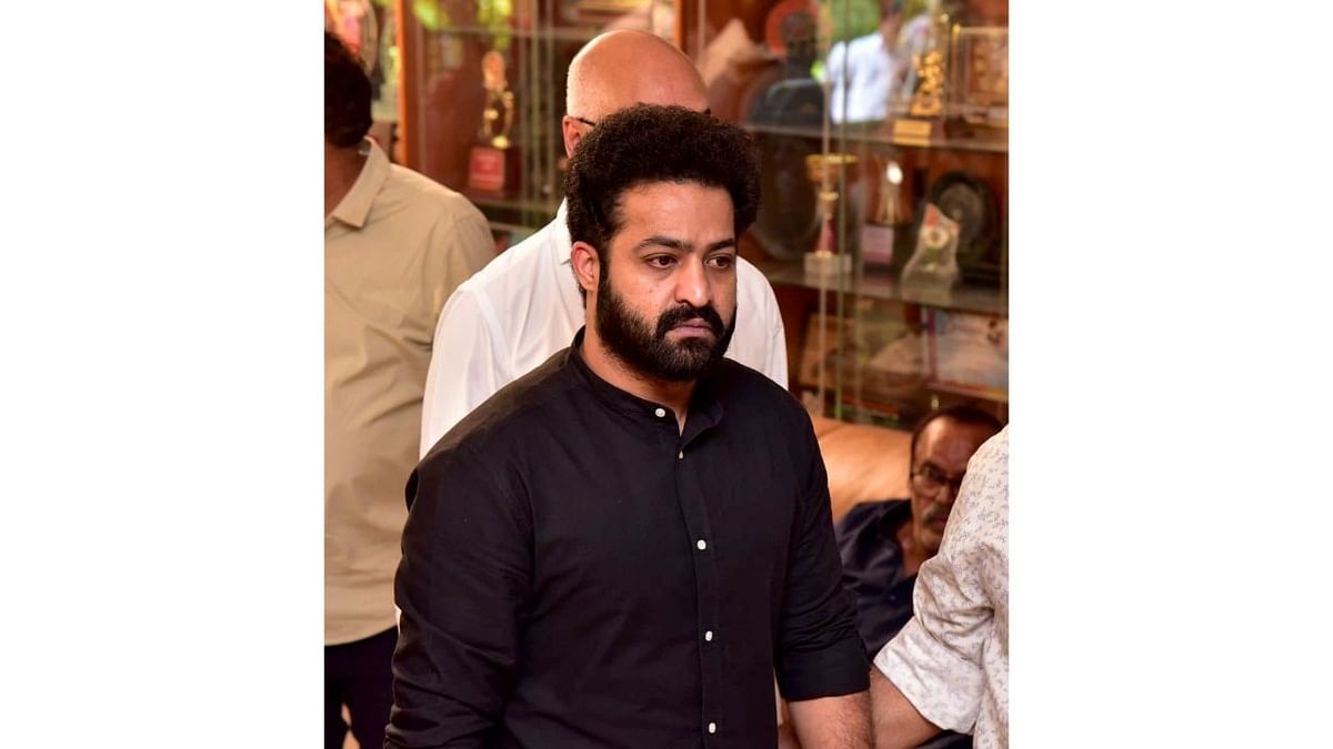 Actor Jr NTR arrives to pay his last respects to Telugu superstar Krishna in Hyderabad. Credit: Twitter/poornachoudary1