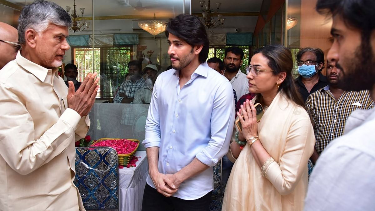 TDP Chief Chandrababu Naidu meets Mahesh Babu and his wife Namrata Shirodkar as the former arrives to pay his tribute to the mortal remains of actor Krishna in Hyderabad. Credit: PTI Photo