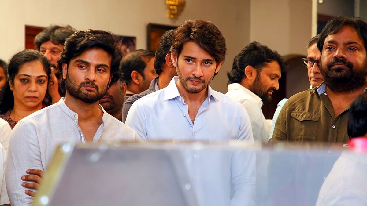 Tollywood Prince Mahesh Babu during the funeral ceremony of his father and actor Krishna in Hyderabad. Credit: PTI Photo