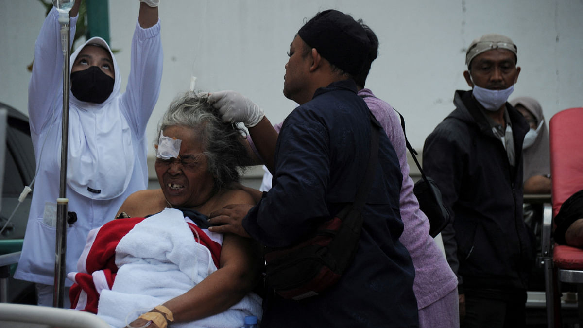 An injured woman receives treatment at the district hospital among many other that lay severely injured after the tragedy. Credit: Antara Foto/Raisan Al Farisi via Reuters