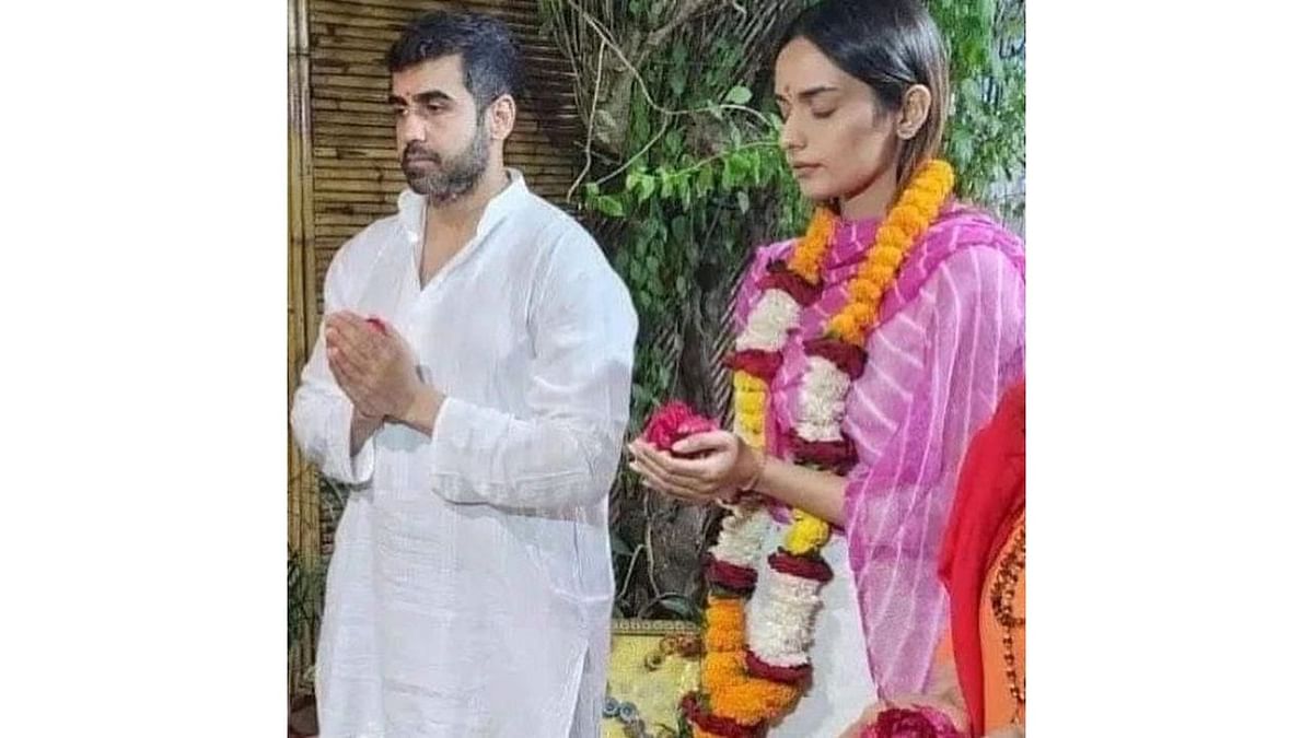 Zerodha co-founder Nikhil Kamath and Miss World 2017 Manushi Chhillar are seen offering prayers at a temple in Rishikesh. Credit: Special Arrangement