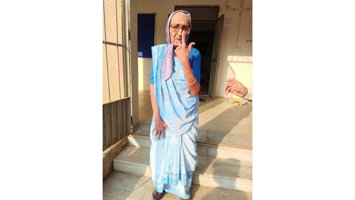 100-year-old Kamuben Lalabhai Patel shows her finger marked with indelible ink after casting her vote at Umargam in Valsad. Credit: PTI Photo