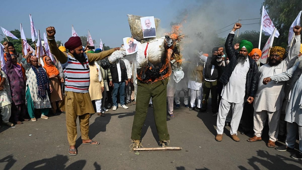 Farmers shouted slogans as they burnt effigies during their protest against the Central and state government demanding loan waivers, pensions, crop insurance, and legal guarantee for Minimum Support Price (MSP), in Amritsar. Credit: AFP Photo