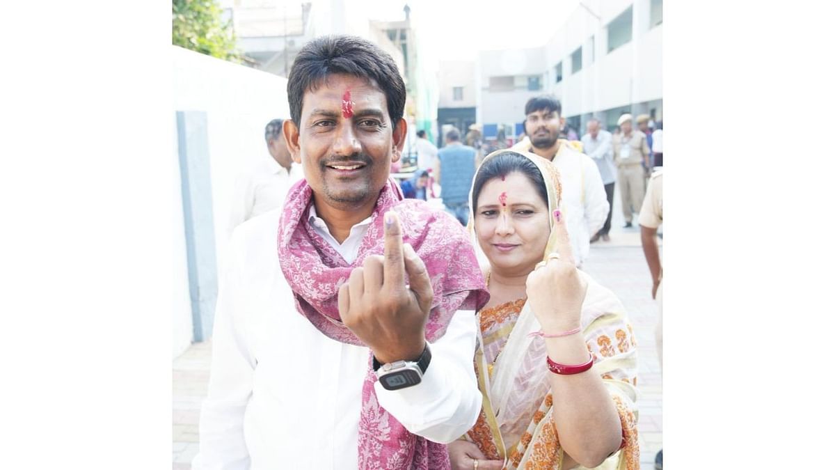 BJP leader Alpesh Thakor shows his inked finger after casting his vote. Credit: Twitter/@AlpeshThakor_