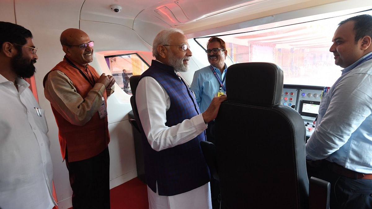 During the event, PM Modi also laid the foundation stone for redevelopment of Nagpur and Ajni railway stations at a cost of about Rs 590 crore and Rs 360 crore respectively. Credit: Twitter/@narendramodi