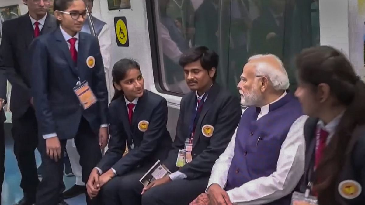 He also had fruitful conversations with school students after he boarded the metro. Credit: Twitter/@CMOMaharashtra