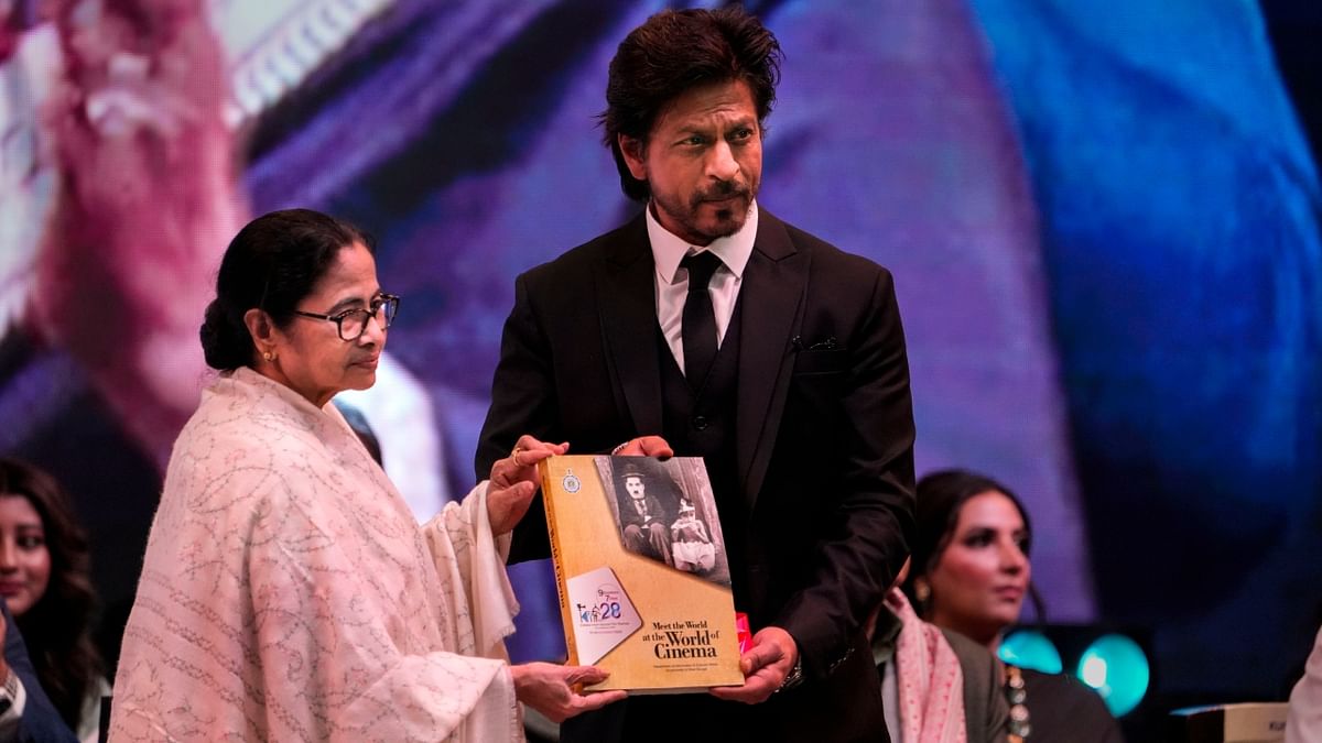 West Bengal Chief Minister Mamata Banerjee honours Bollywood actor Shah Rukh Khan during inauguration of the Film Festival, in Kolkata. Credit: PTI Photo