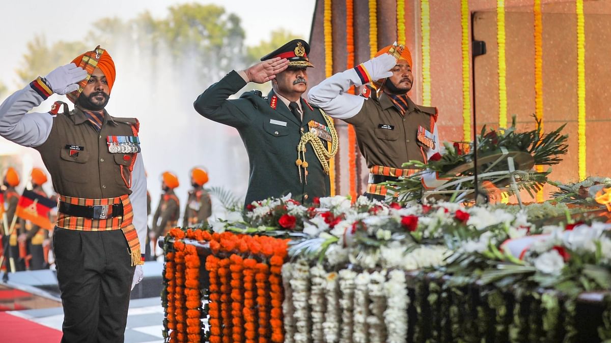 Lt Gen Nav K Khanduri, GOC-in-C Western Command paid tribute at Balidan Stambh during Vijay Diwas celebrations, in Jammu and Kashmir. Credit: PTI Photo