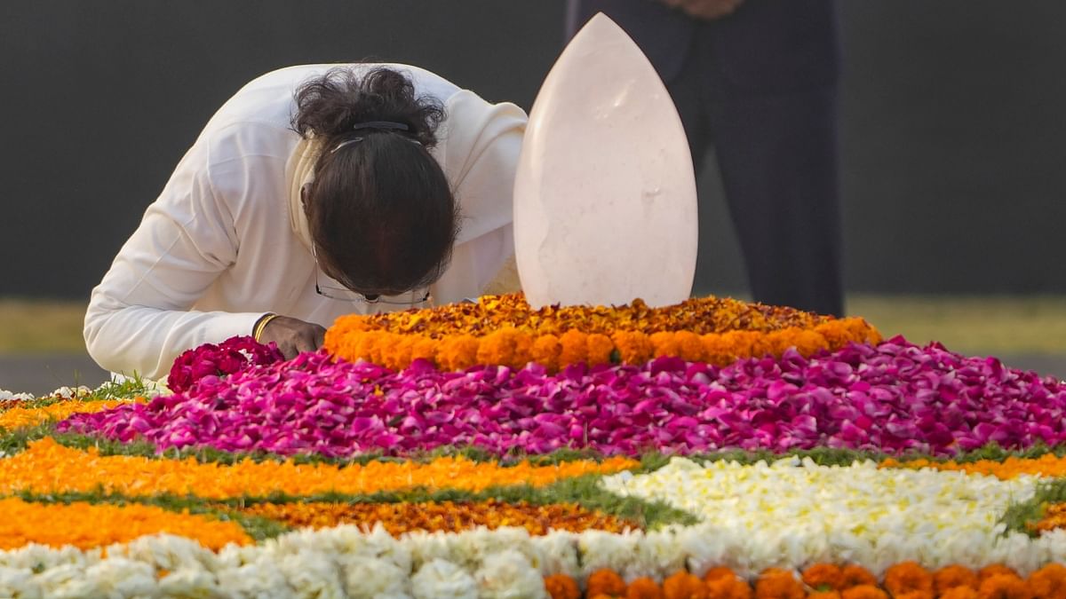 President Droupadi Murmu pays tribute to former prime minister Atal Bihari Vajpayee on his birth anniversary, at Sadaiv Atal, in New Delhi. Credit: PTI Photo