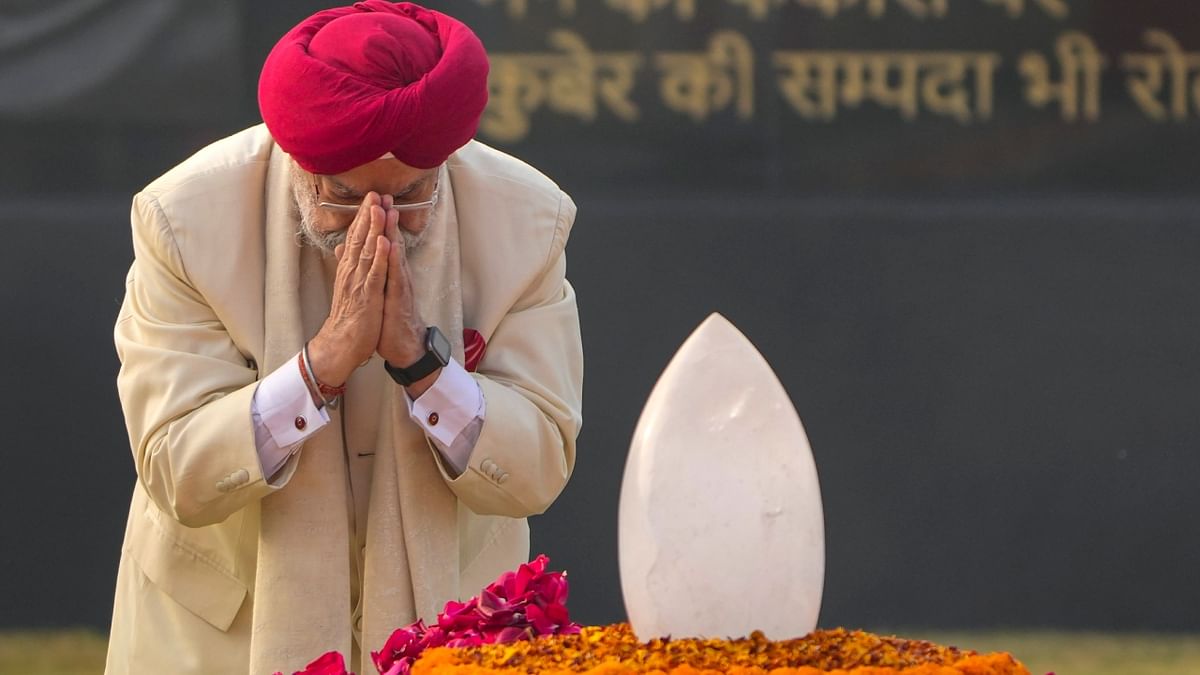 Union Minister Hardeep Singh Puri pays tributes to former prime minister Atal Bihari Vajpayee on his birth anniversary, at Sadaiv Atal, in New Delhi. Credit: PTI Photo