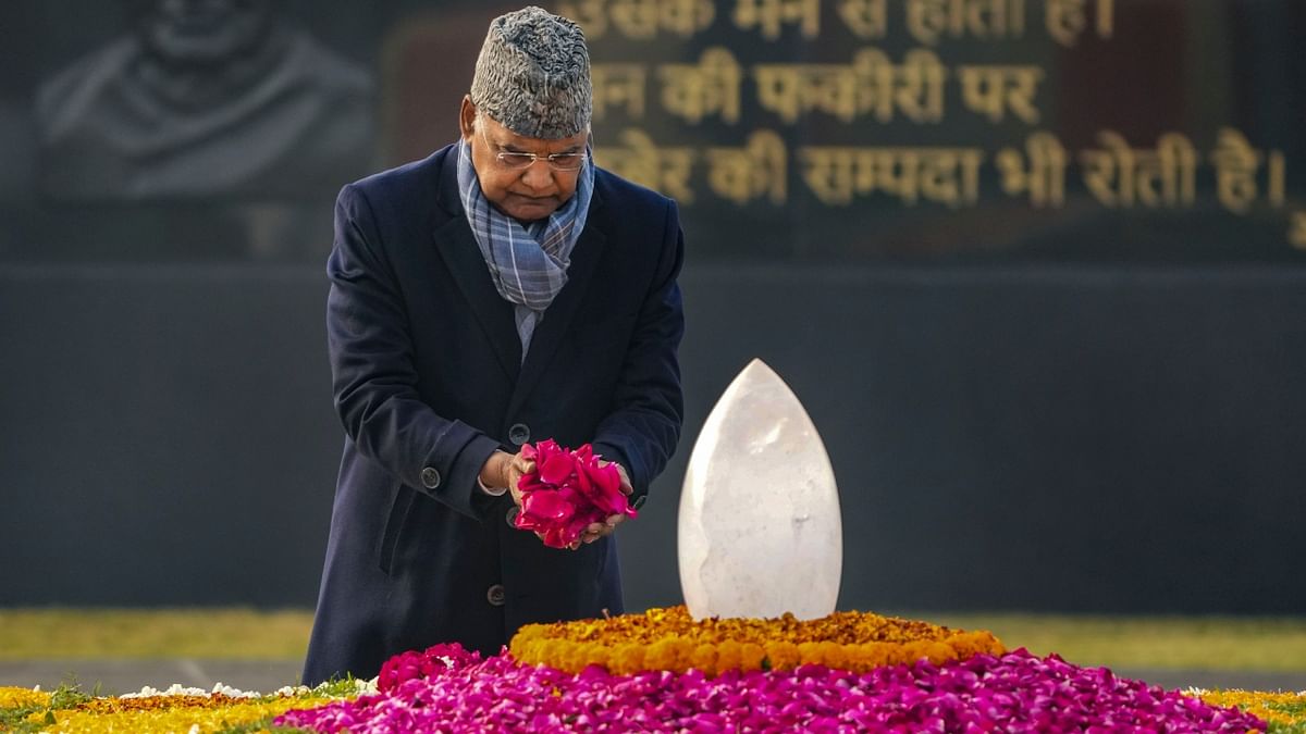 Former President Ram Nath Kovind pays tribute to former prime minister Atal Bihari Vajpayee on his birth anniversary, at Sadaiv Atal, in New Delhi. Credit: PTI Photo