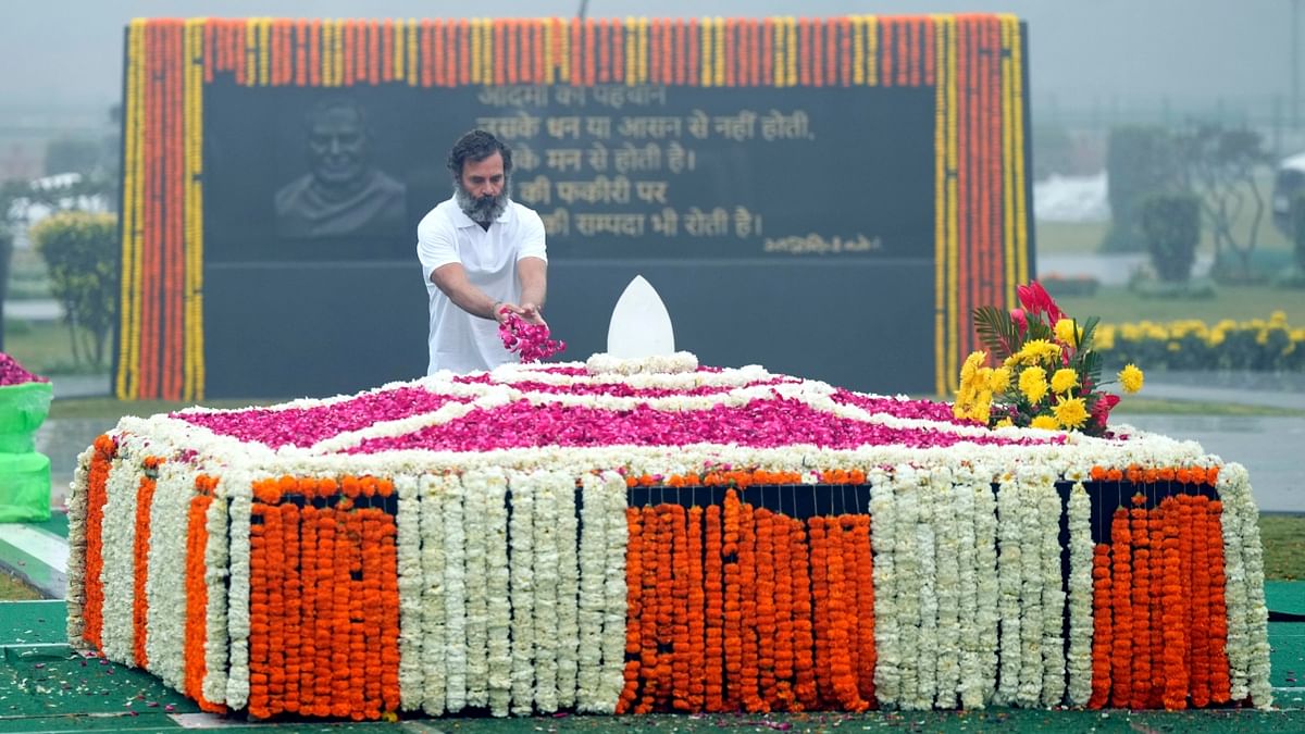 Congress MP Rahul Gandhi paid tribute to the former Prime Minister and Bharatiya Janata Party leader Atal Bihari Vajpayee at his memorial Sadaiv Atal in Delhi. Credit: AICC