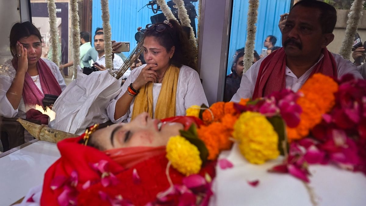 The mortal remains of TV actress Tunisha Sharma at the crematorium ground at Mira Bhayandar in Mumbai. Credit: PTI Photo