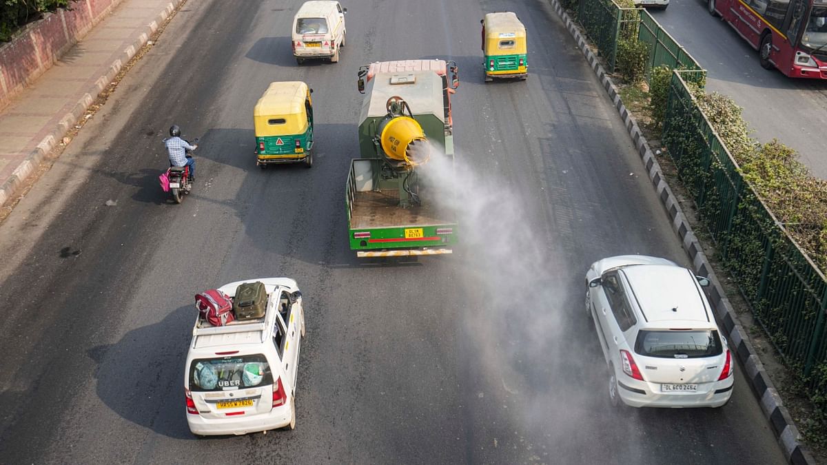 Delhi's air quality worsened to the severe category on January 9 owning to unfavourable meteorological conditions prompting  Commission for Air Quality Management (CAQM) to direct all NCR states to implement anti-pollution curbs with greater vigour. Credit: PTI Photo