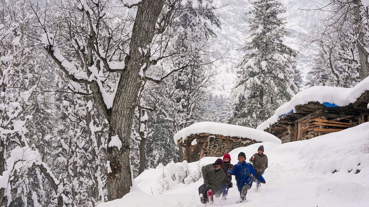 Snowfall continued in Sonamarg, Gulmarg, Pahalgam and other higher reaches of Kashmir. Credit: PTI Photo