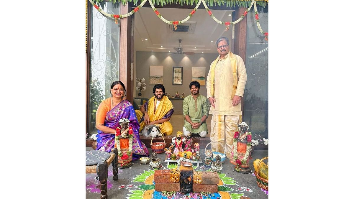 'Arjun Reddy' star Vijay Deverakonda celebrated Makar Sankranti with his family. Credit: Instagram/@thedeverakonda
