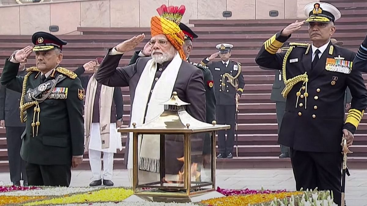 Republic Day 2023: PM Modi visits National War Memorial, pays tribute to fallen heroes