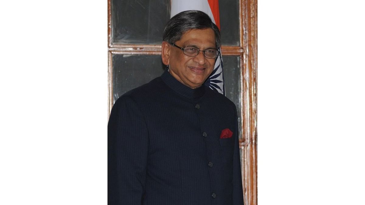 Veteran politician S M Krishna has been honoured with Padma Vibhushan for public affairs. Krishna, led the Congress party to victory and completed the full term as the Chief Minister in Karnataka from 1999 to 2004. Credit: DH Pool Photo