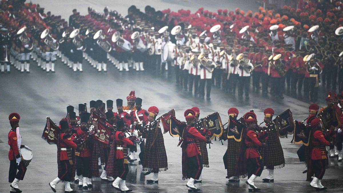 'Beating the Retreat' ceremony, which marks the formal end of Republic Day celebrations, began at the Vijay Chowk in New Delhi amid slight drizzle. Credit: AFP Photo