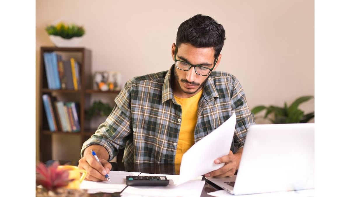 Standard Deduction: An increase in the standard deduction limit from Rs 50,000 to Rs 1 lakh can be expected. Experts suggest that the standard deduction limit should be doubled due to the growing cost of living and rising inflation. Credit: Getty Images