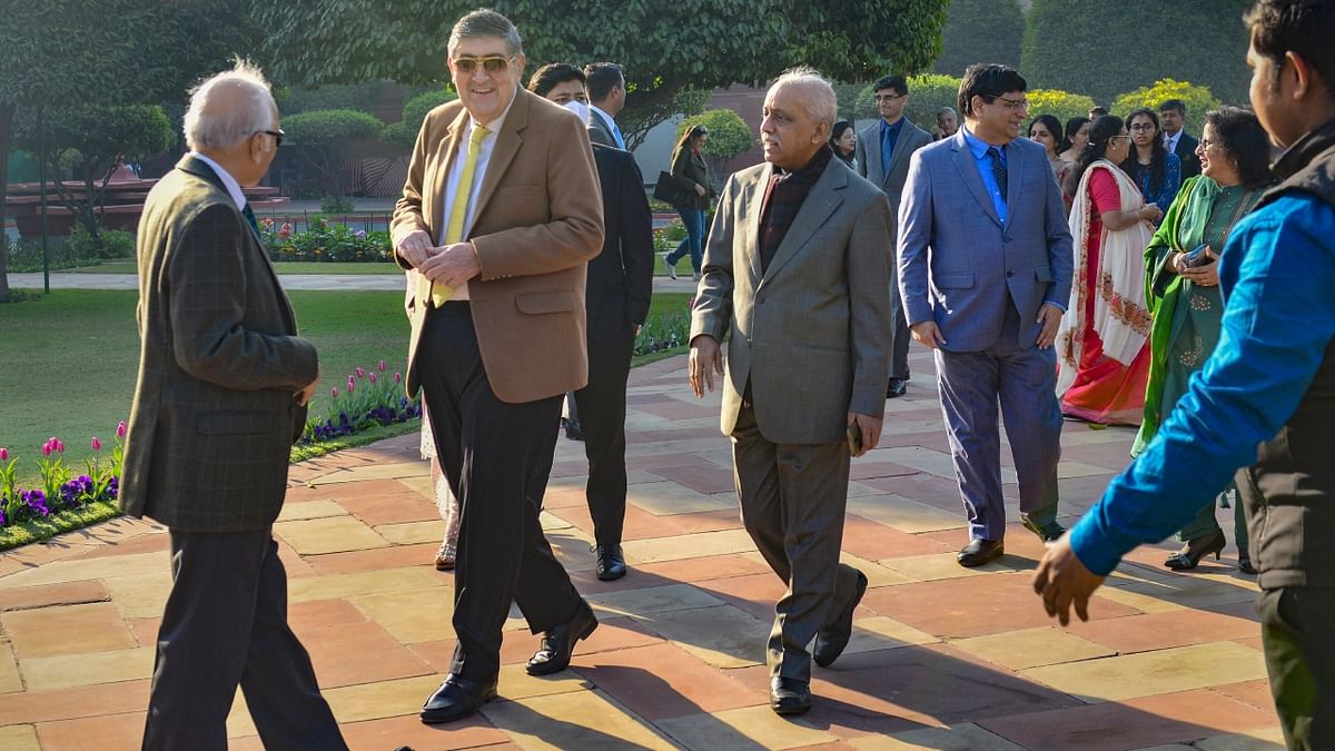 The Supreme Court official said the judges visited the garden on a special invitation from President Droupadi Murmu. Credit: Twitter/@rashtrapatibhvn