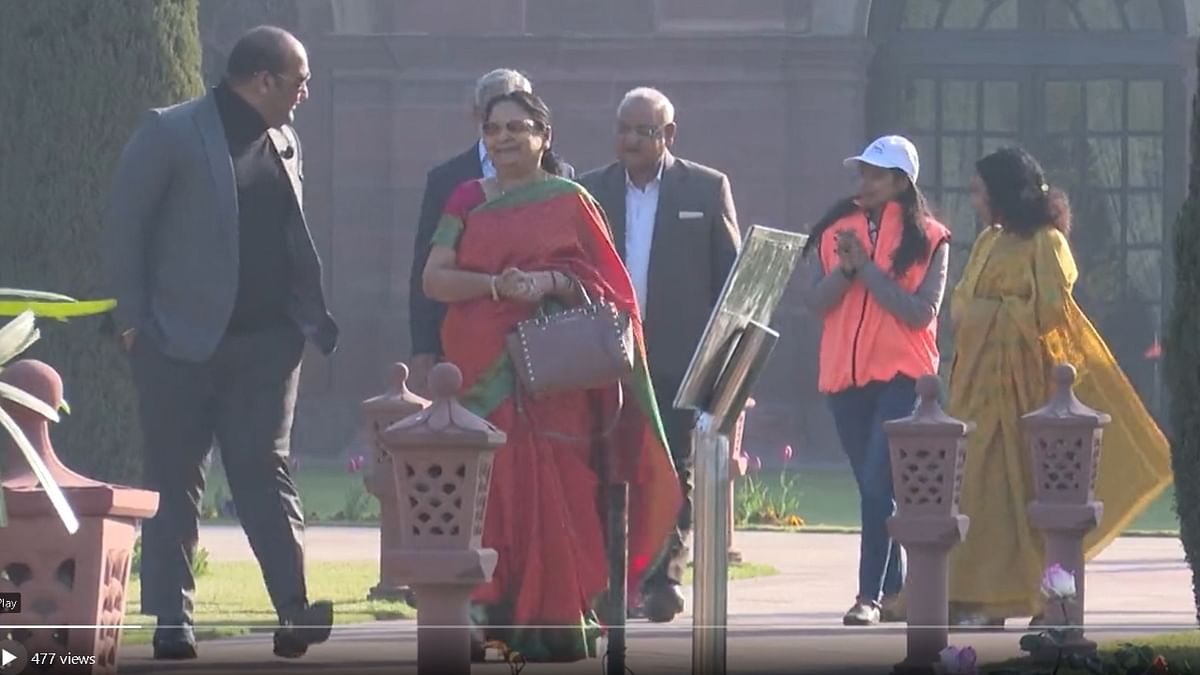 Pictures of the judges' visit along with their family to the garden were shared by the Rashtrapati Bhavan Office. Credit: Twitter/@RBVisit