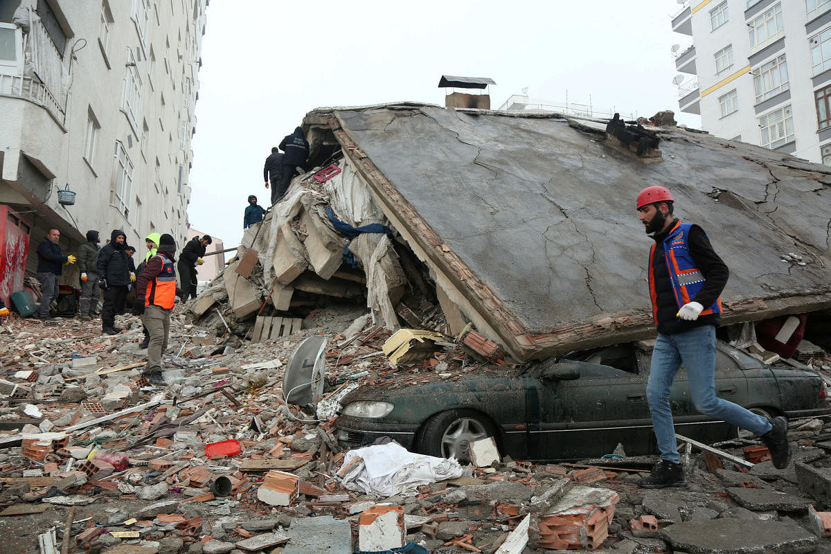 Rescuers search for survivors under the rubble following an earthquake in Diyarbakir, Turkey. Credit: Reuters Photo