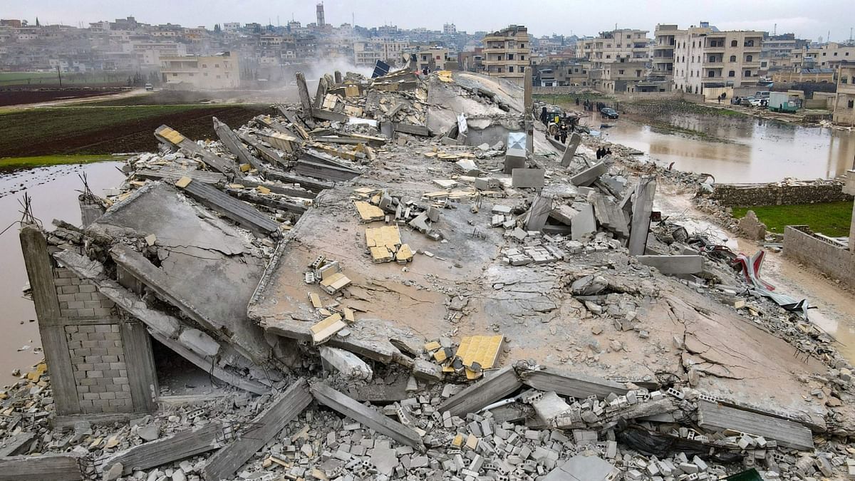 On the other hand, at least 450 people were reported dead in the opposition-held territory in Syria and hundreds more were believed be buried under the rubble of their homes. Credit: AFP Photo