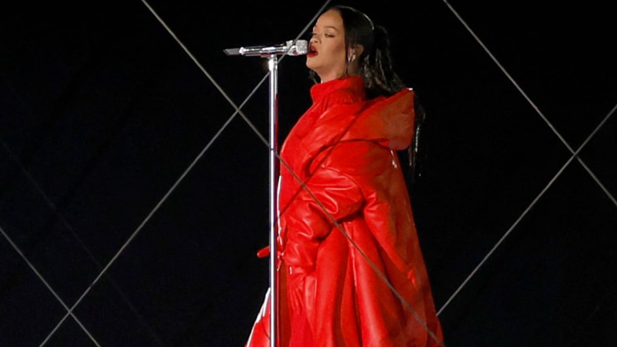 Dressed in a hot pink jumpsuit and baggy coat, Rihanna opened by singing