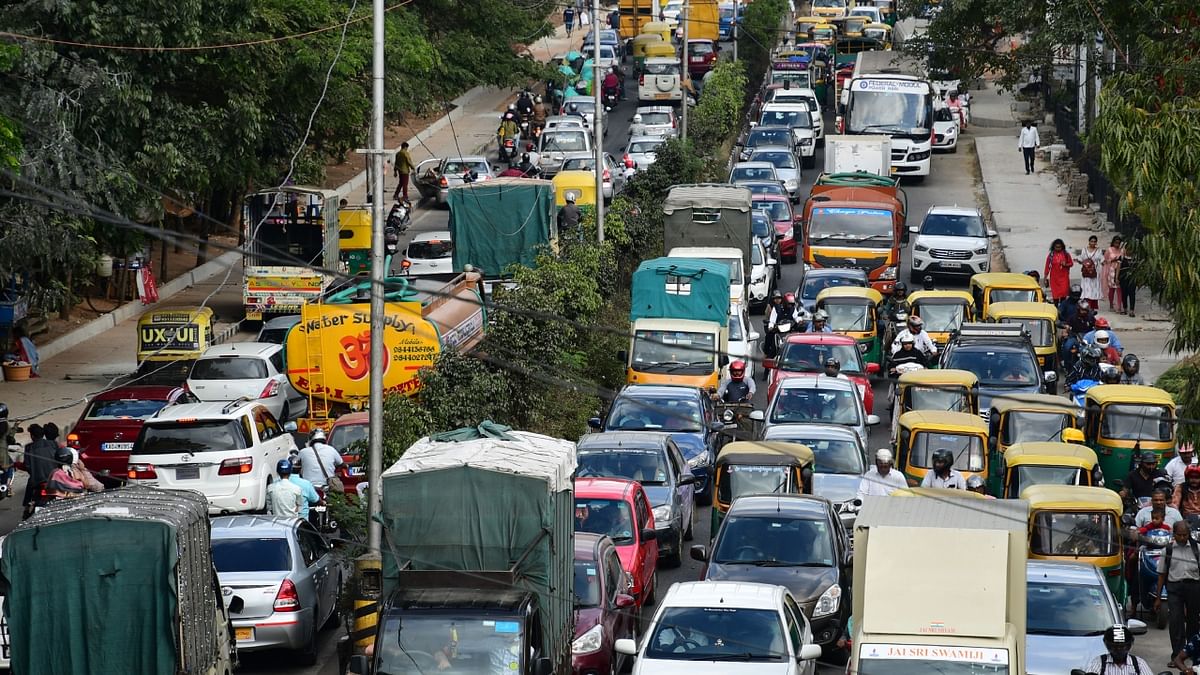 Bengaluru is the second slowest city in the world, it takes an average of 29 minutes and 10 seconds to cover 10 km. Credit: DH Photo