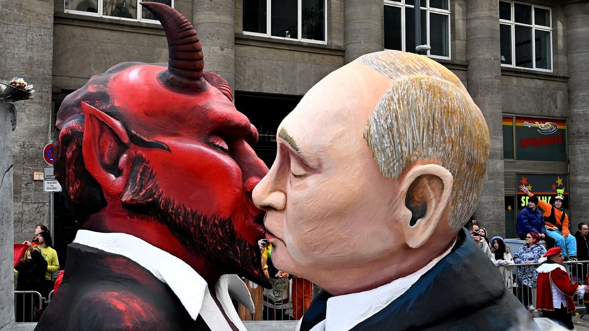 Putin kissing the devil, a pose mirroring the most famous piece of the Berlin Wall, was also seen at the Rosenmontag 2023 in Germany. Credit: Reuters Photo
