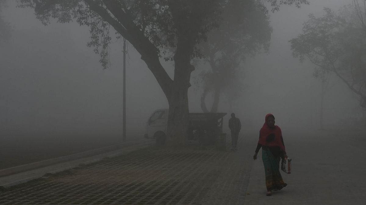 People walk along a road near India Gate amid heavy smog in New Delhi on February 22, 2023. Credit: AFP Photo