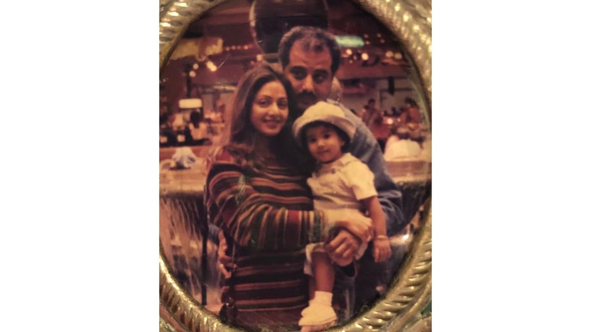 A perfect family picture of Janhvi Kapoor with Boney Kapoor and Sridevi. Credit: Instagram/@janhvikapoor