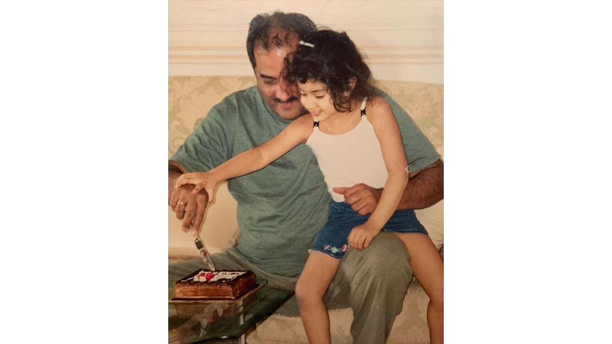 A young Janhvi cutting a cake with her dad. Credit: Instagram/@janhvikapoor