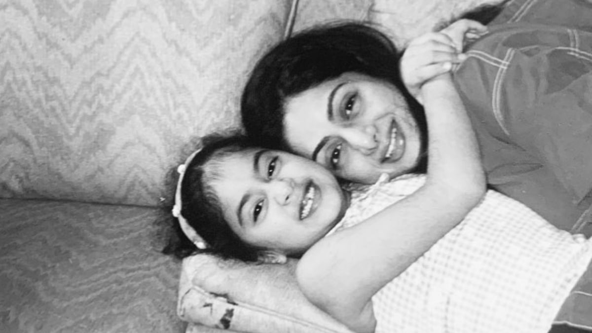 An adorable picture of Janhvi with her mom Sridevi. Credit: Instagram/@janhvikapoor