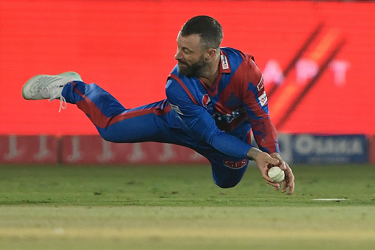 Karachi Kings' Matthew Wade attempts for a catch of Quetta Gladiators' Martin Guptill (not pictured) during the Pakistan Super League (PSL). Credit: AFP Photo