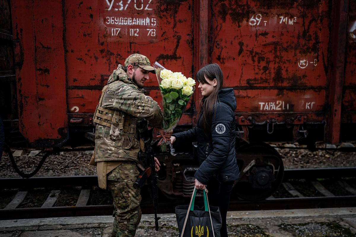 A Ukrainian serviceman welcomes his beloved as she arrives by train from the capital Kyiv to Kramatorsk. Credit: AFP Photo
