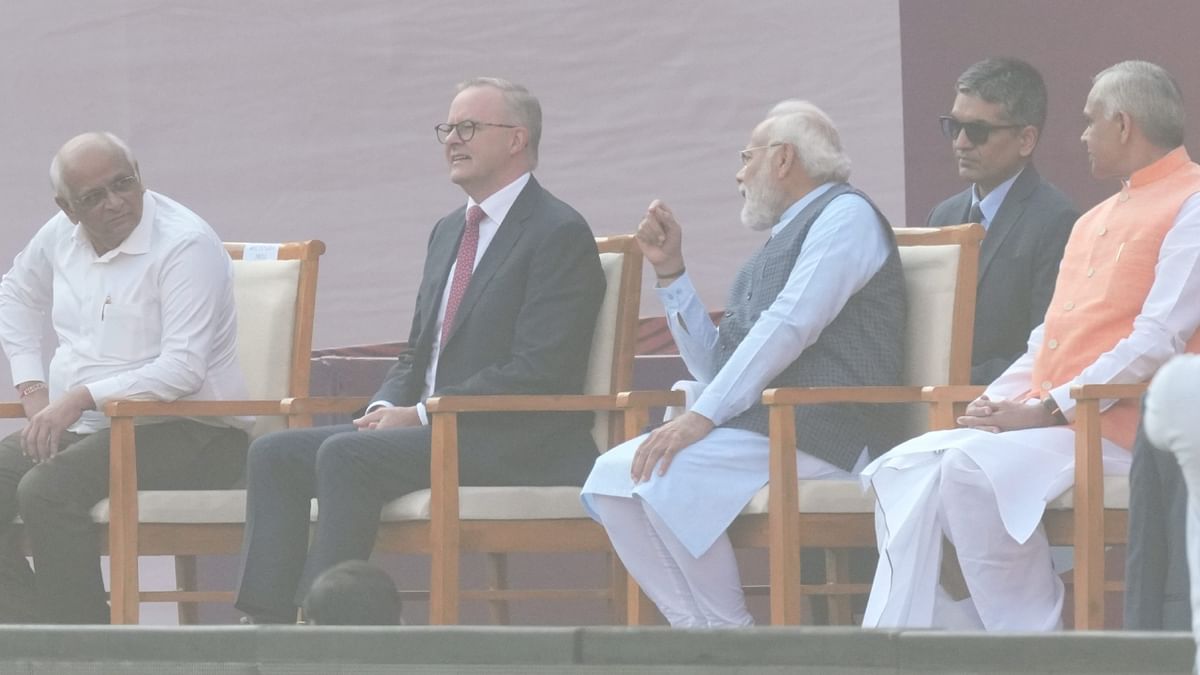 PM Modi,Albanese, Gujarat Governor Acharya Devvrat and Chief Minister Bhupendra Patel get clicked on the stage during the match. Credit: PTI Photo